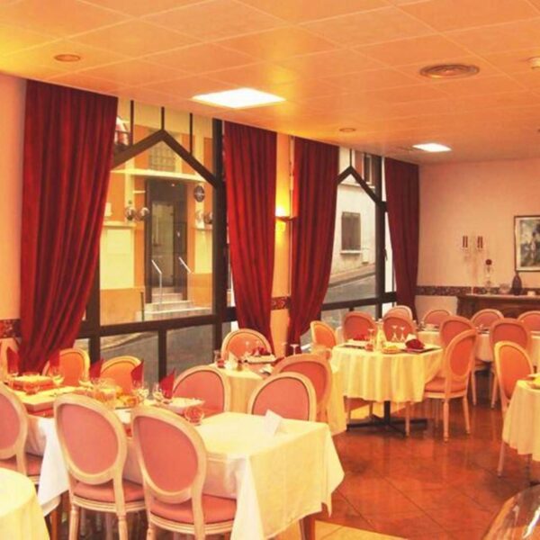 12 restaurant grand